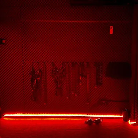 Kinky Red Plesure *